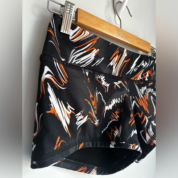 Fleo Swirl Shorts - Picture 3 of 6